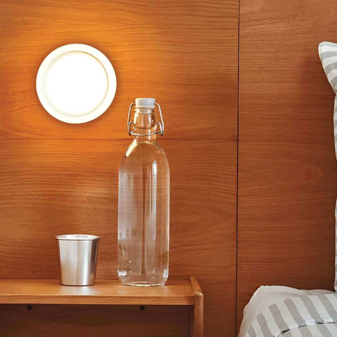 LumiGlow – Strakke Dimple Wandlamp voor Hedendaagse Interieurs