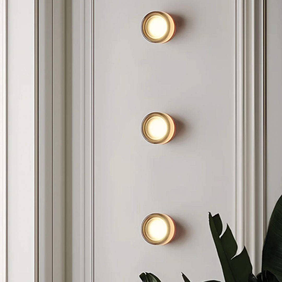 LumiGlow – Strakke Dimple Wandlamp voor Hedendaagse Interieurs